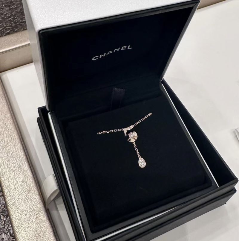 Ch**el necklaces